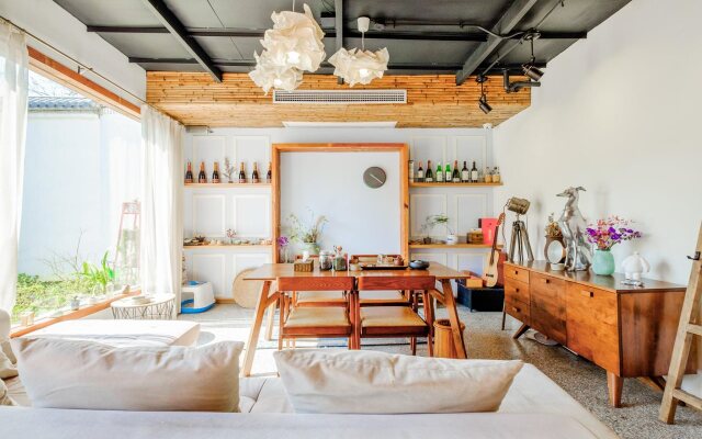 Poke Amber Theme Hostel