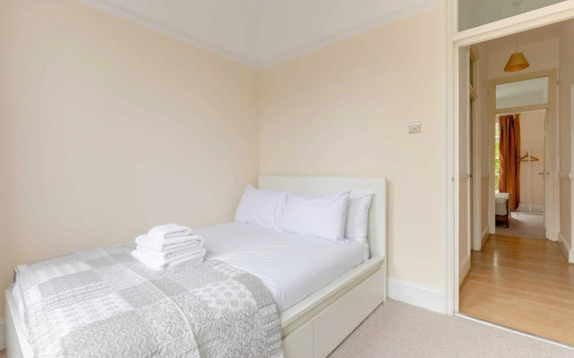 Roomy 3BD by Hampstead Heath!