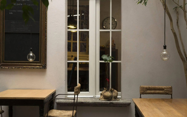 El Patio 77