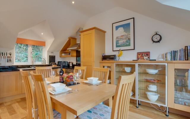 Contemporary Holiday Home in Little Petherick With Terrace