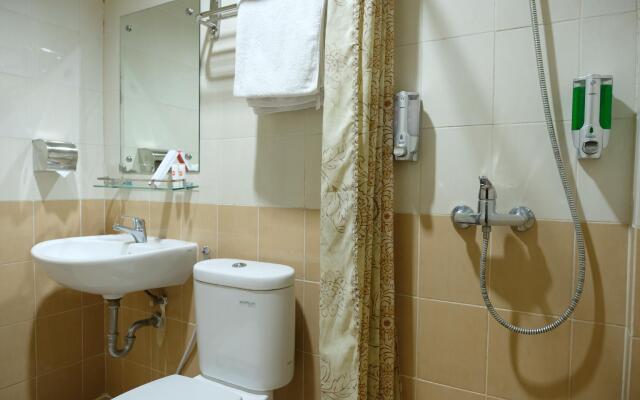 OYO 1616 Hotel Central City 2