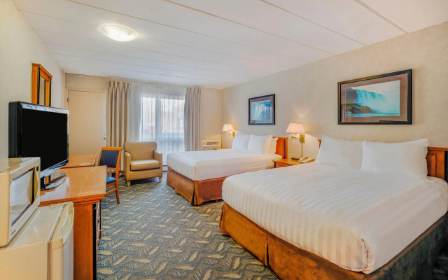 Travelodge by Wyndham Niagara Falls at the Falls