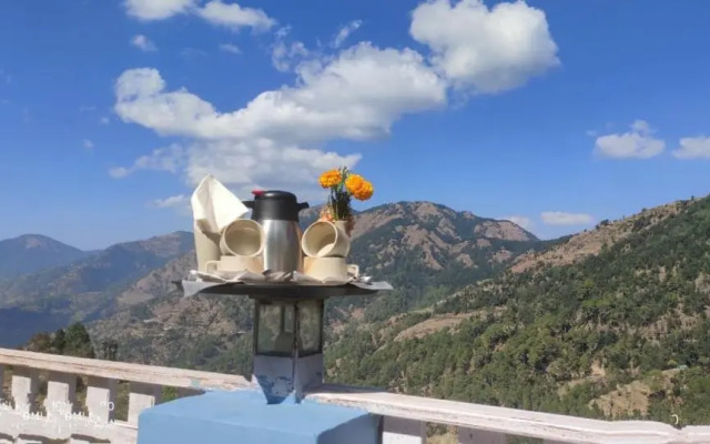 Rooftop Cottages & Restaurant Pangot