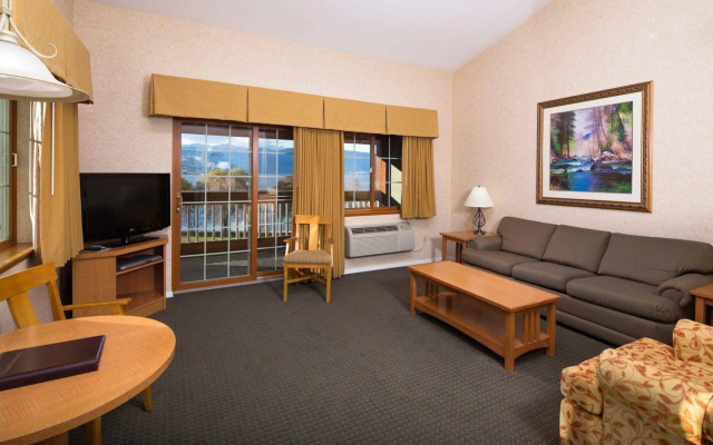 Lakeside Lodge And Suites