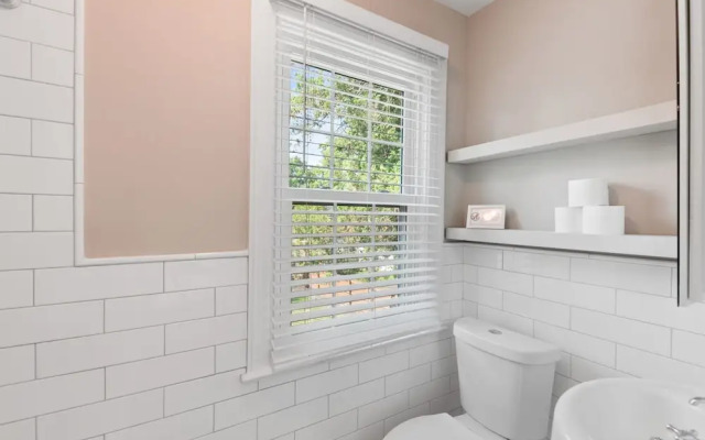 Massive 5BR Historic CozySuites House