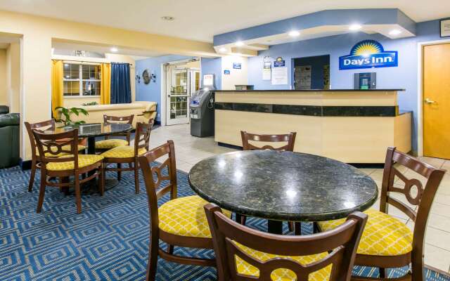 Days Inn & Suites by Wyndham Pryor