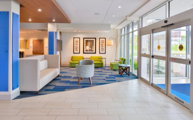 Holiday Inn Express & Suites Madison by IHG