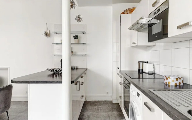 Stylish 1BR by Luxembourg Garden