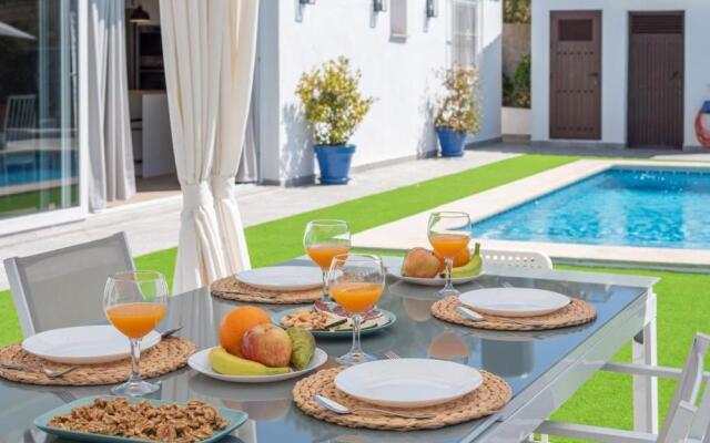 Cortijo Entre Pueblos Competa by Ruralidays