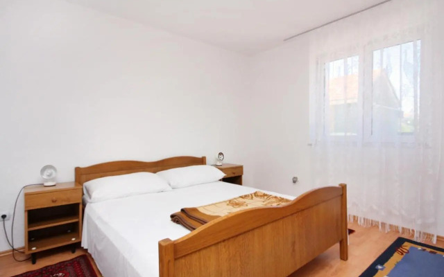 Apartments with a parking space Murter - 5084