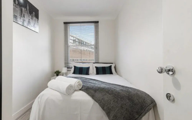 City Escape London - Spacious 4 Bedroom House