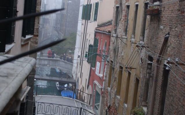 Venice Canal View Apartment