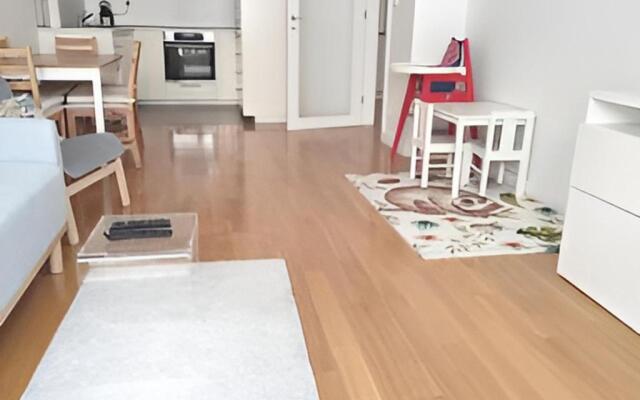 Izzy - 5 min walk from the main square