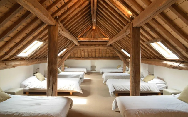 Lavish Castle With Sauna and Gym