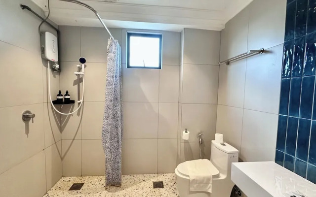 Ukiyo Hotel by manatidur