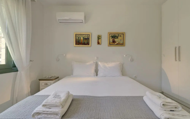 Ouzo Stone House 1, with private pool