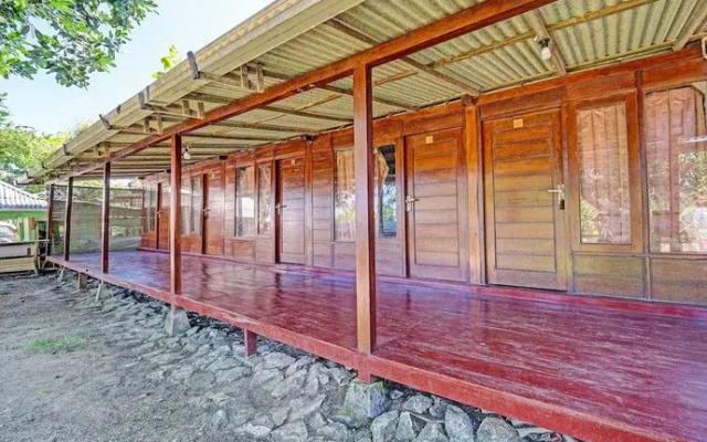 OYO Life 91201 Larasati Homestay Pantai Klayar