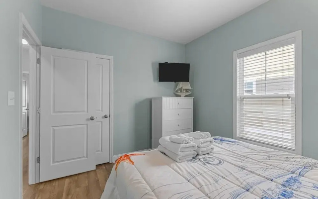 Slack Tide 3 Bedroom Condo by RedAwning