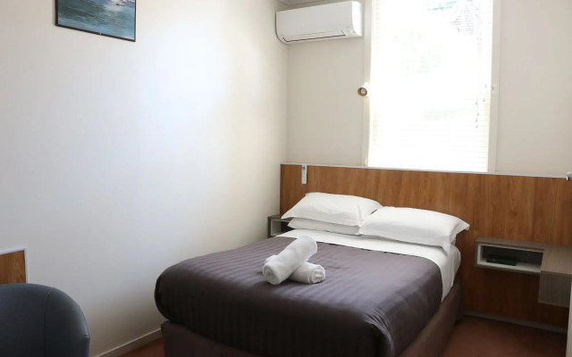 Hobart Tower Motel