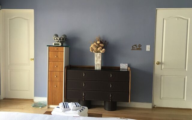 Warm and Sweet Room in West Vancouver