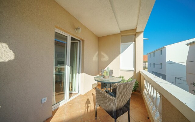 "apartment With 2 Bedrooms for 2 Guests"