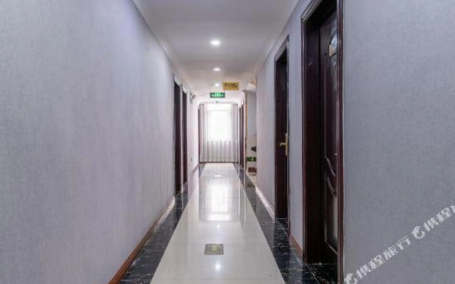 Xinweicheng Hotel (Guangzhou Shixi Subway Station)