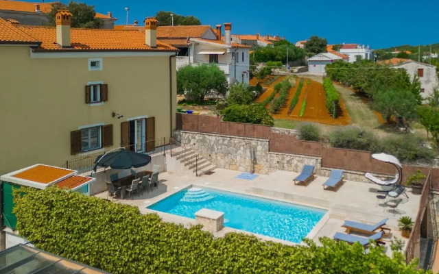 Holiday Home in Rovinjsko With a Pool