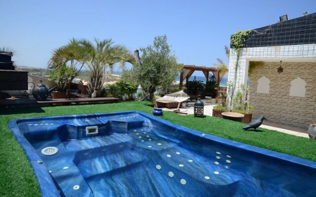 Luxury Beach Suite by Airsuite