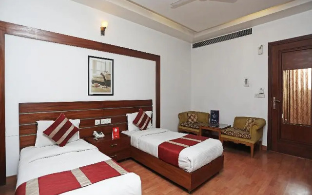 OYO 4258 Hari's Court Inns & Hotels