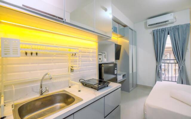 Modern Living And Nice Studio At Transpark Cibubur Apartment