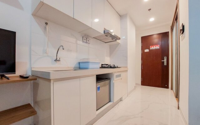 Homey And Warm Studio Room At Sky House Bsd Apartment