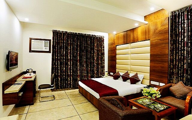 Hotel The Grand Inn