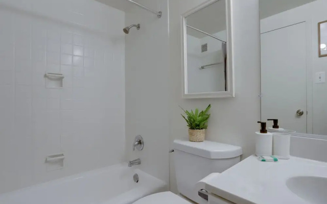 Exclusive Condo with Gym in Crystal City