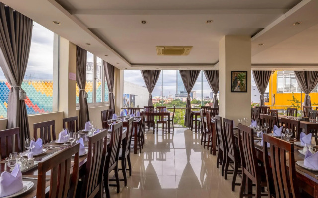 Hue Crown Boutique Hotel