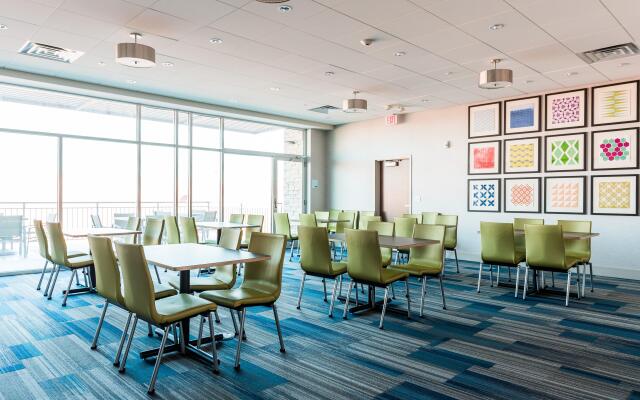 Holiday Inn Express & Suites Madison by IHG