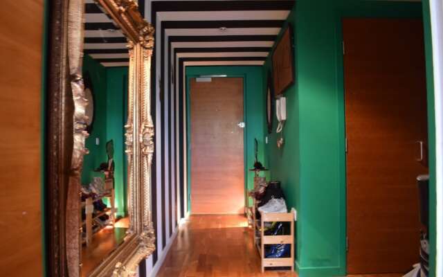 2 Bed Flat in Shoreditch With Balcony