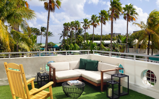 Kimpton Surfcomber Hotel by IHG
