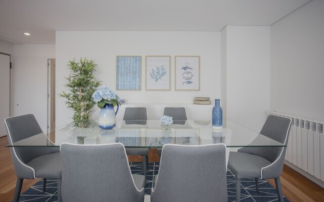 Liiiving - Luxury River View Apartment V