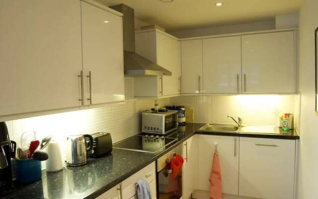 Light and Airy Dalston Living In Convenient Location