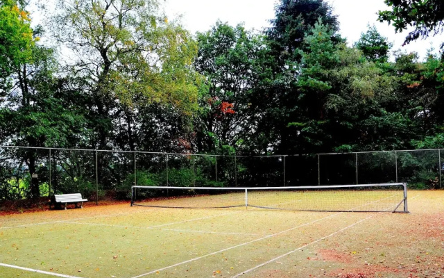 Hideaway: Sauna, Tennis & Trampoline