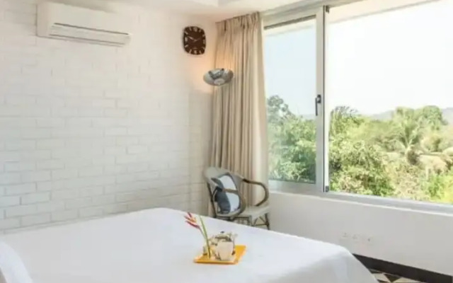 El Arbol by Hireavilla-2br w Rooftop Pool in Nerul
