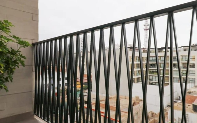 w Elegant 2BR With Balcony in Miraflores