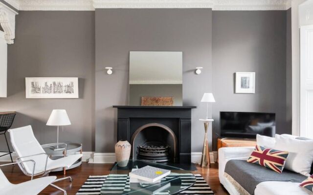 The Notting Hill Escape - Modern & Bright 3BDR Flat with Balcony