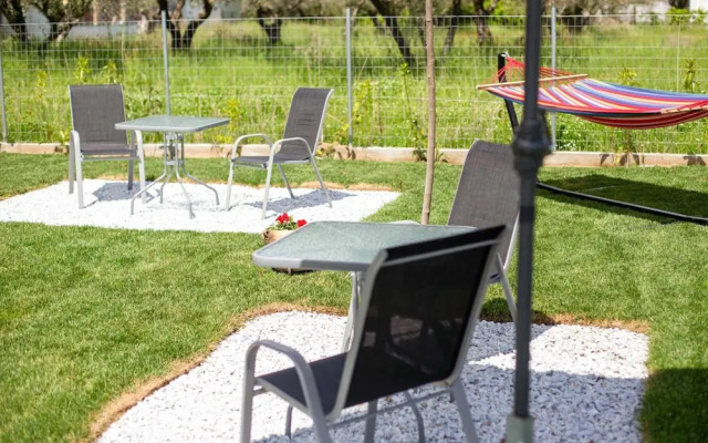 Aigli Garden Getaway, Steps From Vrasna Beach