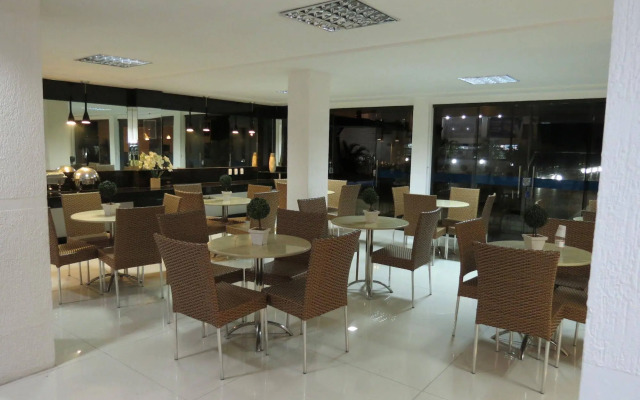 Las Brisas Beach Hotel