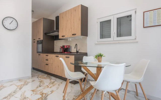 Beachfront villa Mihovil w. beach access