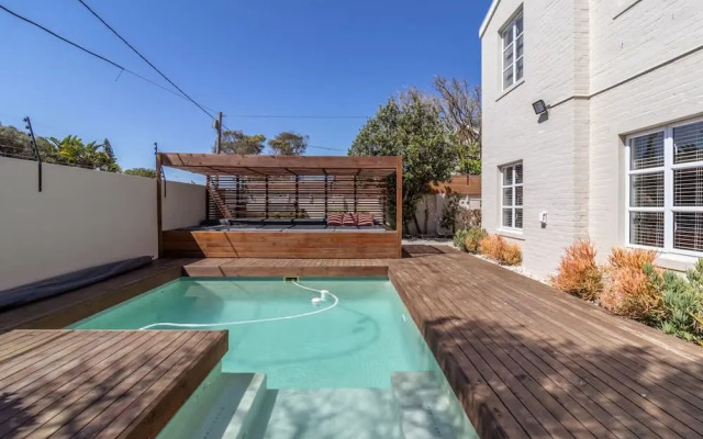 Flamingo Villa Beach Pool Luxury Solar Back Up