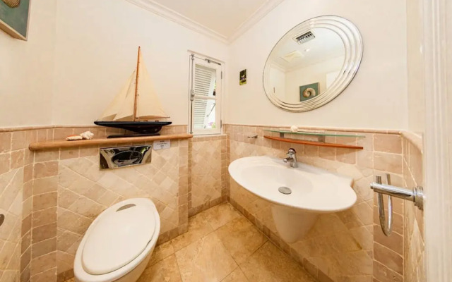 Schooner Bay 112 by Blue Sky Luxury