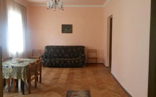 Big House Small Price