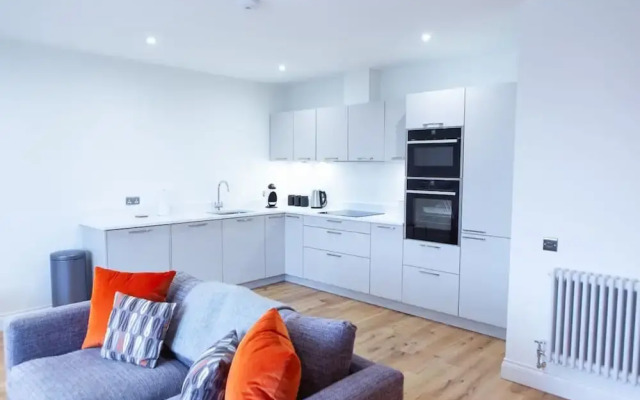 Panmure Apartment - A Glamorous Renovation